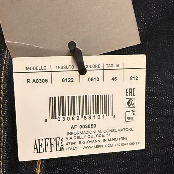 Boutique Moschino Dark Blue Wash Denim Jeans Star Pocket Gold Star Button 46 NEW - Picture 10 of 10